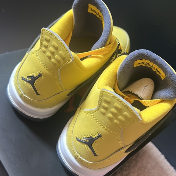 Air Jordan Kids Box Included!! - Picture 3 of 4